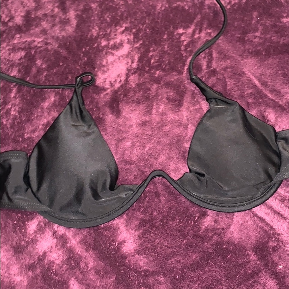 Bikini top with underwire